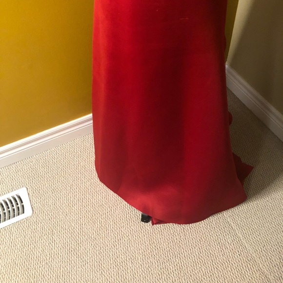 Red Formal Dress with Back detail and Billow Sleeves. Perfect for the New Year😉 - Picture 8 of 10